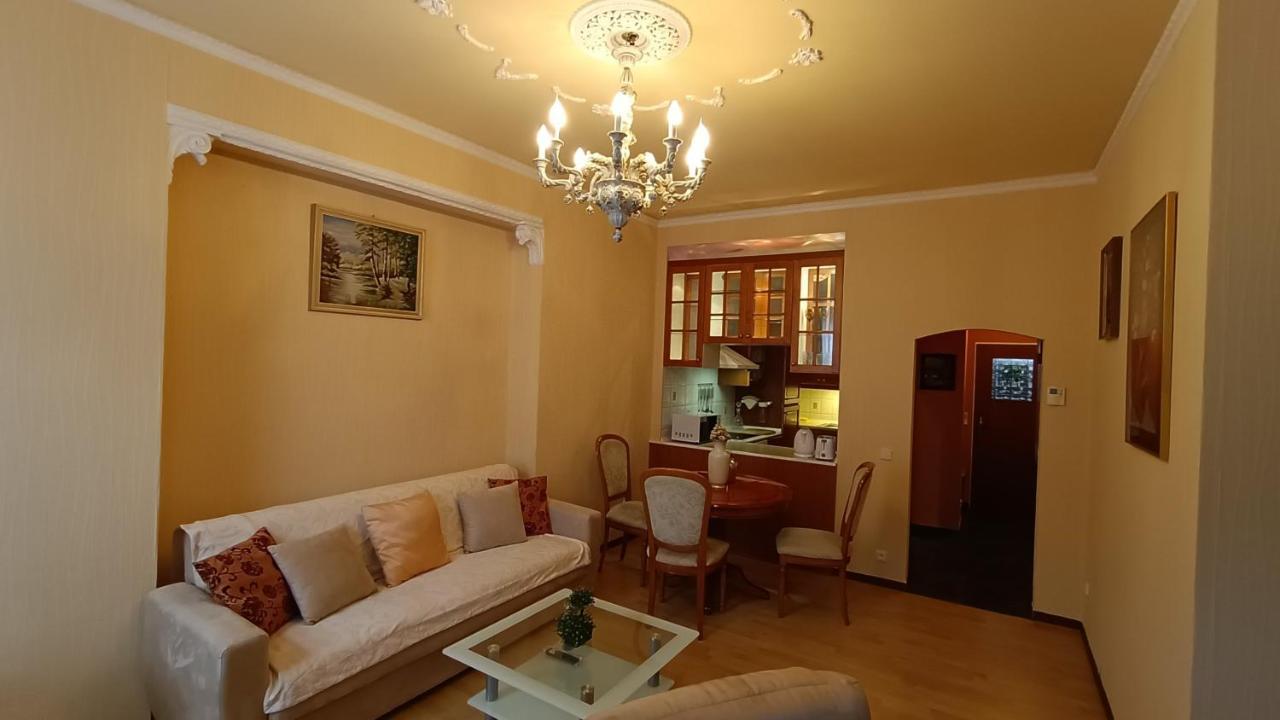 Apartments Stubsi With Colonnade View Karlowe Wary Zewnętrze zdjęcie