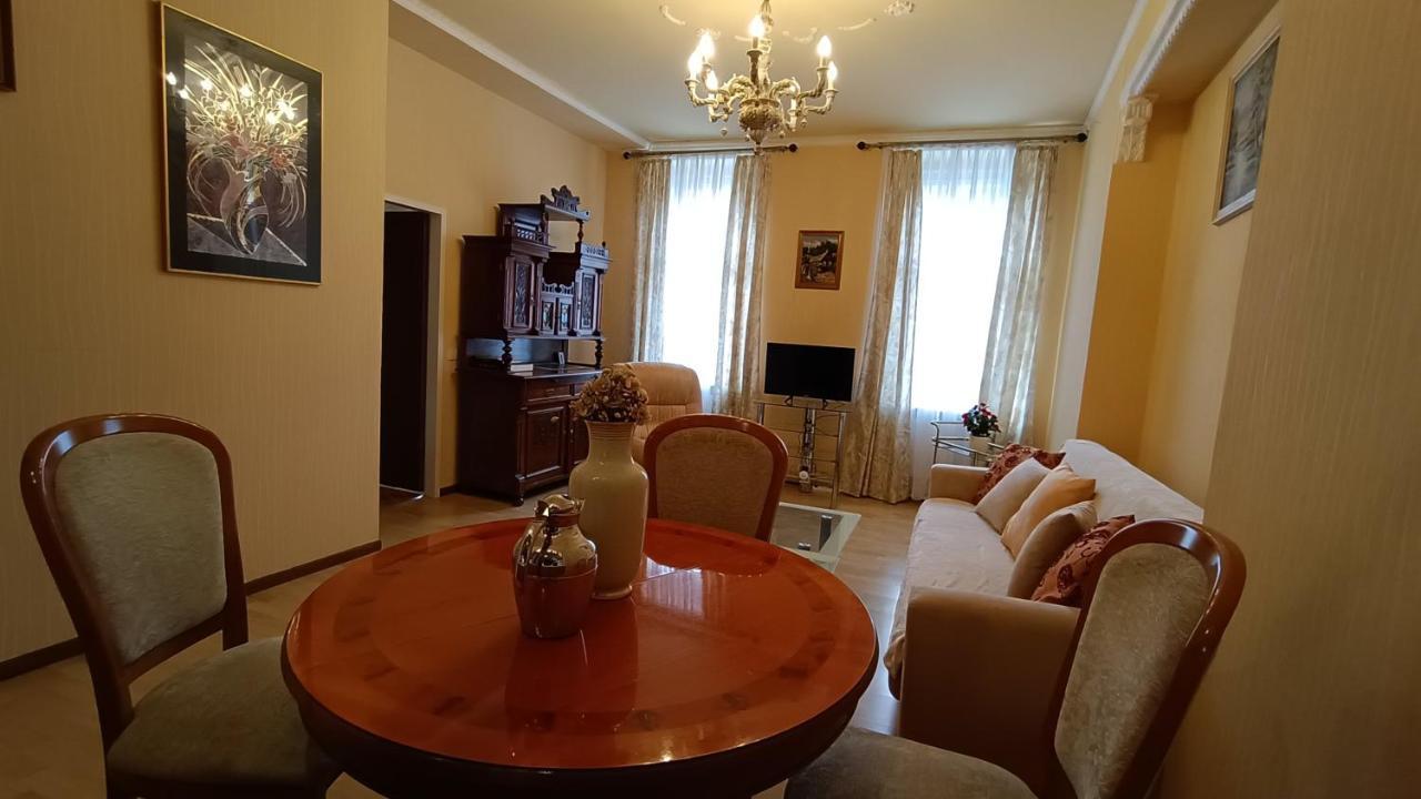 Apartments Stubsi With Colonnade View Karlowe Wary Zewnętrze zdjęcie