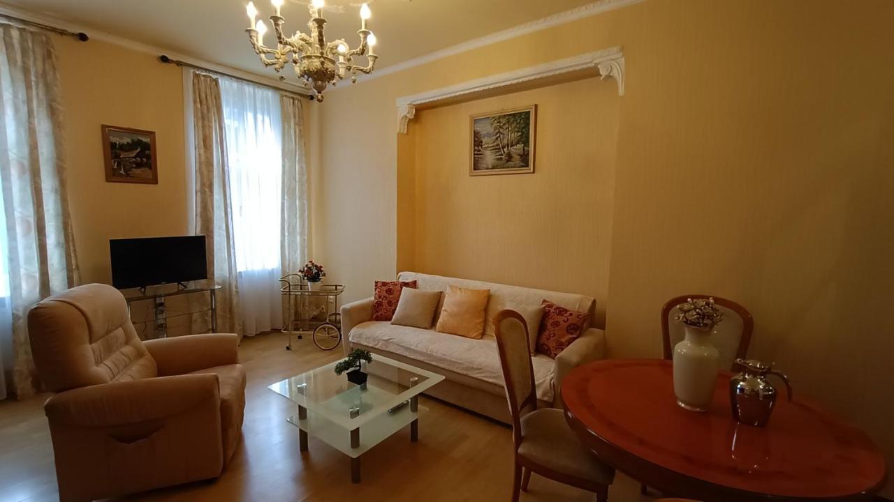 Apartments Stubsi With Colonnade View Karlowe Wary Zewnętrze zdjęcie