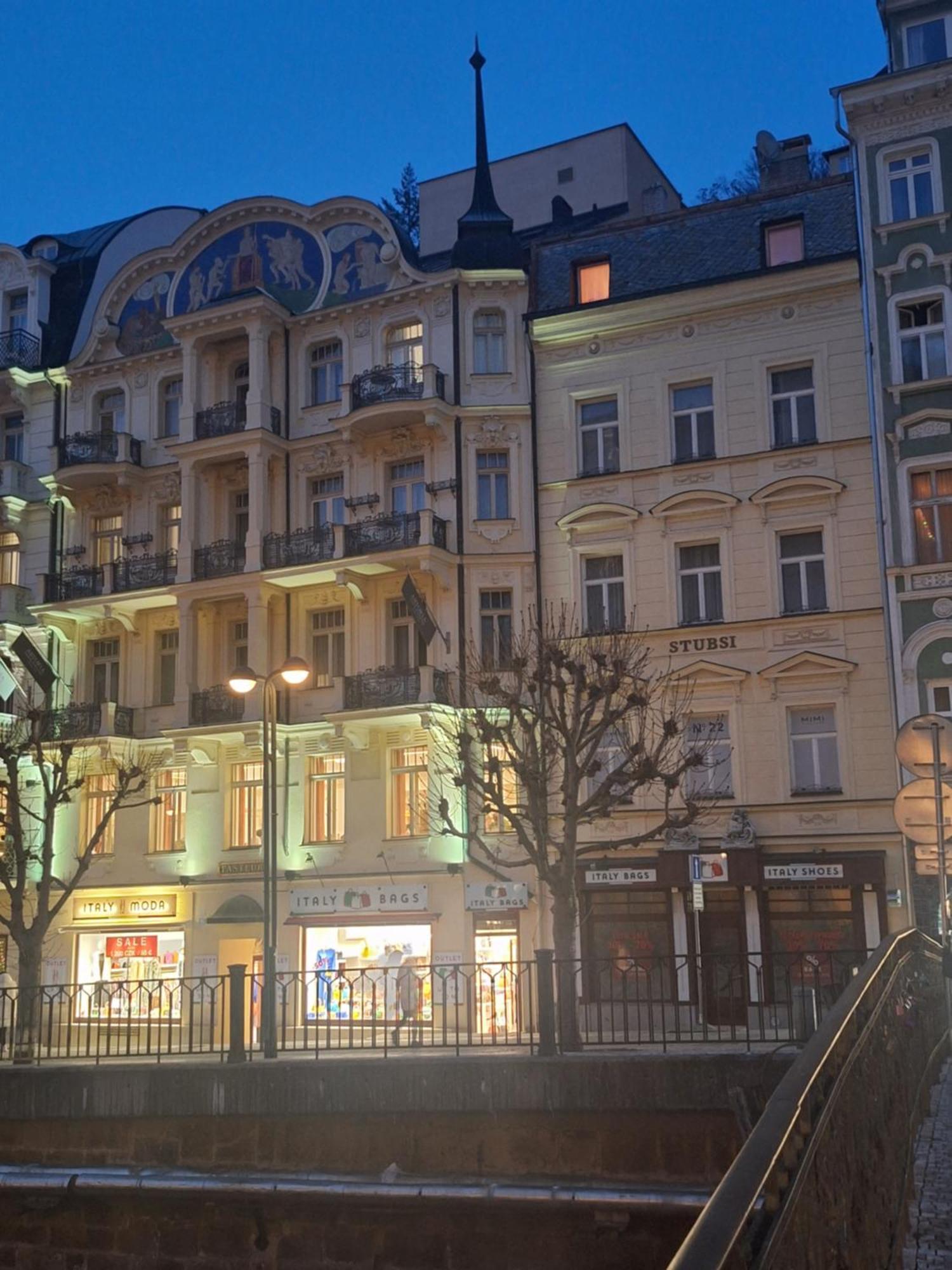 Apartments Stubsi With Colonnade View Karlowe Wary Zewnętrze zdjęcie